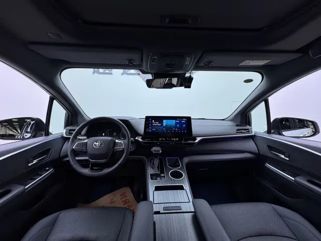 Toyota Sienna — Фото автомобиля 15