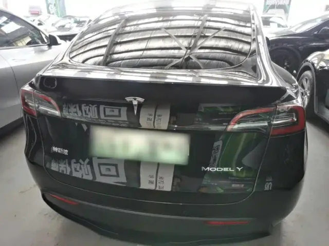 Tesla Model Y — Фото автомобиля 5