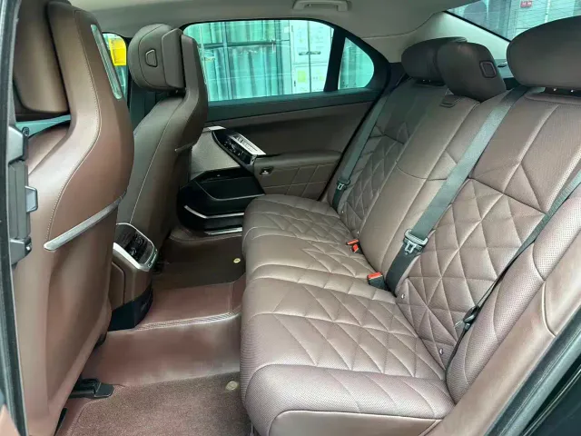 BMW 7 Series — Фото автомобиля 11