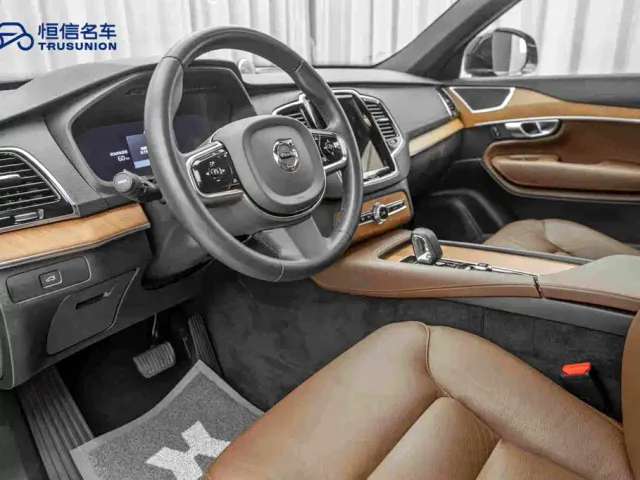 Volvo XC90 — Фото автомобиля 12
