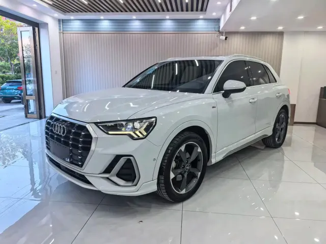 Фотография автомобиля — Audi Q3