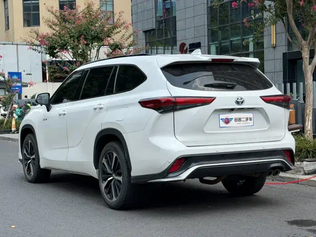 Toyota Crown Kluger — Фото автомобиля 4