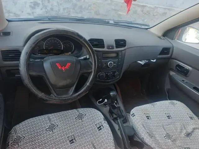 Wuling Hongguang — Фото автомобиля 12