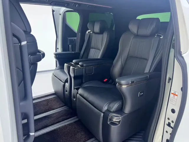 Toyota Alphard — Фото автомобиля 7