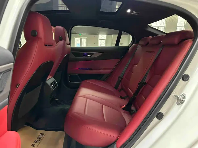 Jaguar XEL — Фото автомобиля 12
