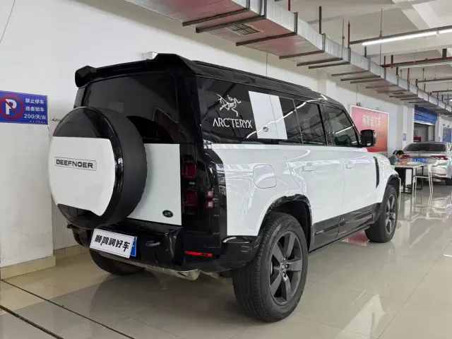Land Rover Defender — Фото автомобиля 5