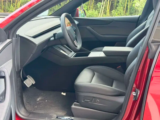 Tesla Model Y — Фото автомобиля 4