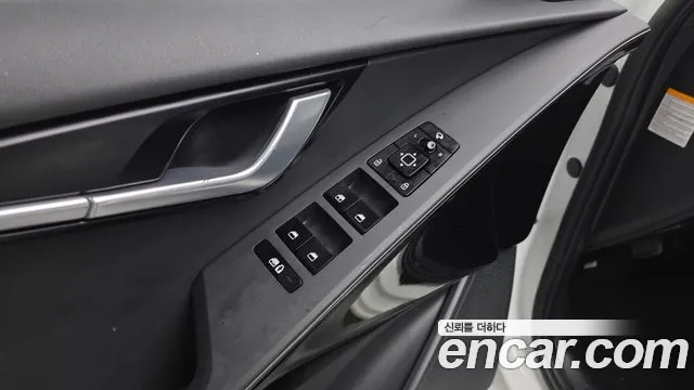 Kia Niro — Фото автомобиля 27