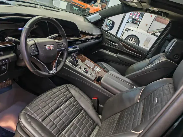 Cadillac Escalade — Фото автомобиля 13