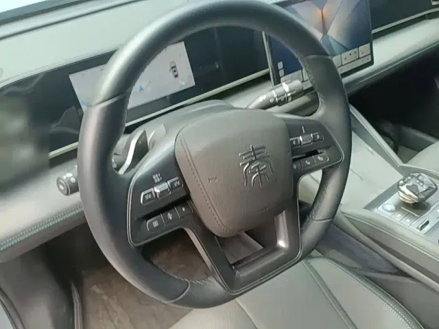 BYD Qin L — Фото автомобиля 10