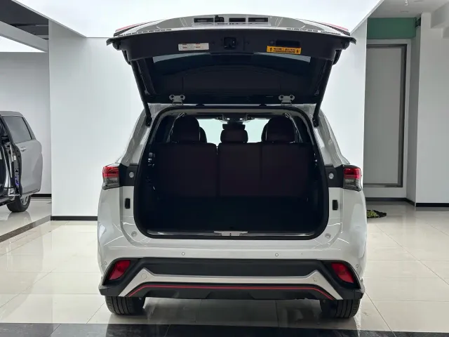 Toyota Highlander — Фото автомобиля 19