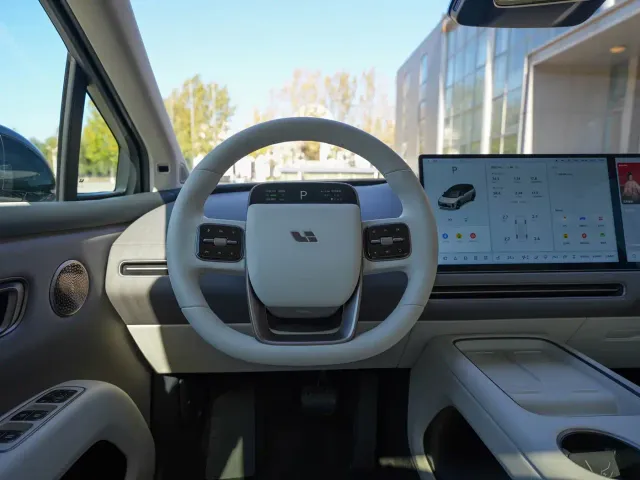 Li Auto i8 — Фото автомобиля 9