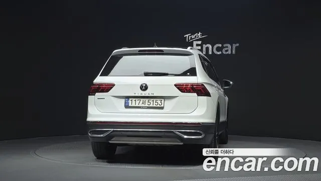 Volkswagen Tiguan — Фото автомобиля 4