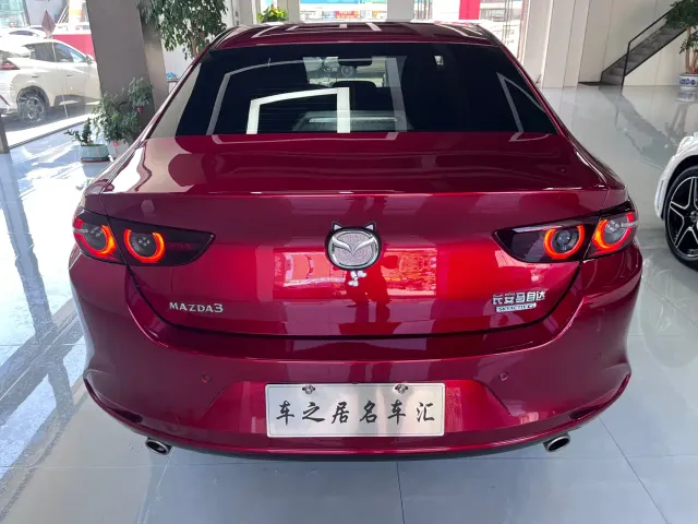 Mazda Axela — Фото автомобиля 4