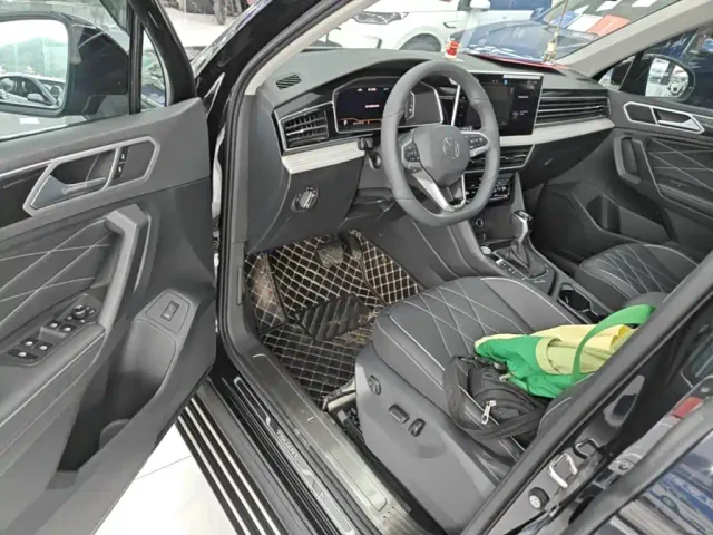 Volkswagen Tiguan L — Фото автомобиля 15