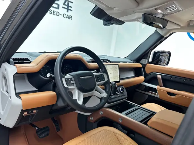 Land Rover Defender — Фото автомобиля 9