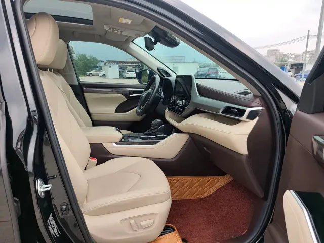 Toyota Highlander — Фото автомобиля 17