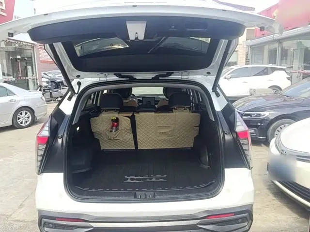 Geely Boyue L — Фото автомобиля 18