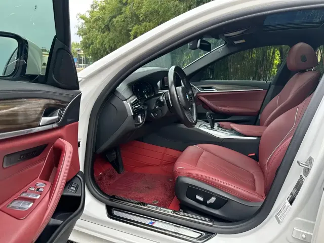 BMW 5 Series — Фото автомобиля 4