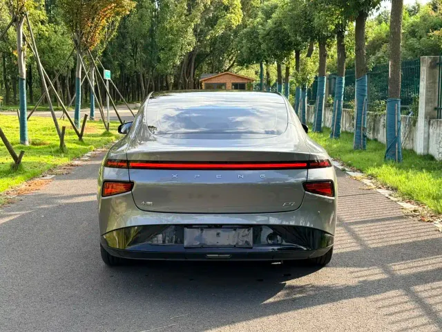 Xpeng P7 — Фото автомобиля 4