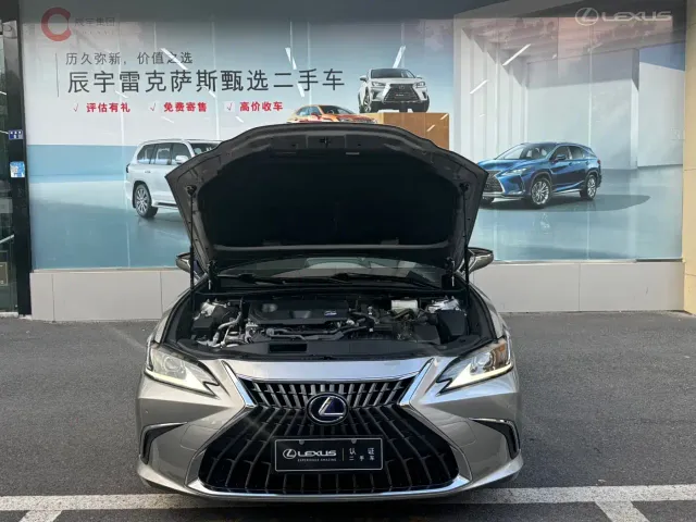 Lexus ES — Фото автомобиля 4