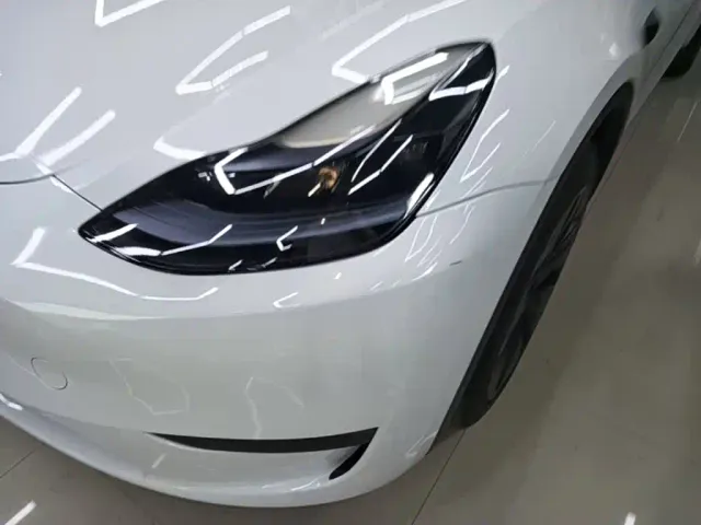 Tesla Model Y — Фото автомобиля 23
