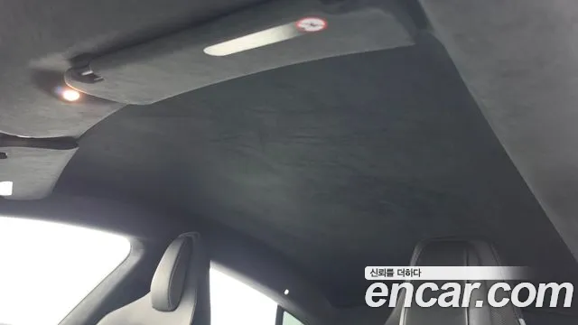 Tesla Model S — Фото автомобиля 19