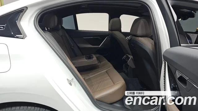 BMW 5 Series G60 — Фото автомобиля 12