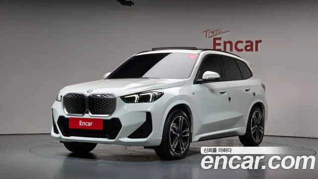 Фотография автомобиля — BMW iX1 U11