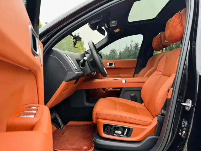 Li Auto L8 — Фото автомобиля 4