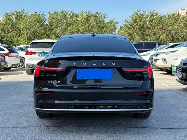 Volvo S90 — Фото автомобиля 11