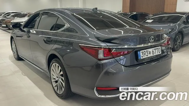 Lexus ES Generation 7 — Фото автомобиля 2