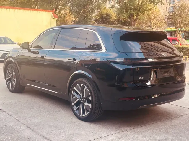 Li Auto L7 — Фото автомобиля 6