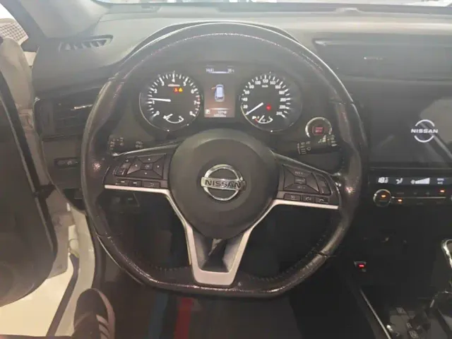 Nissan X-Trail — Фото автомобиля 2