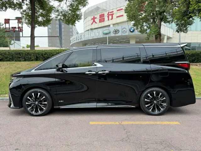 Toyota Alphard — Фото автомобиля 3