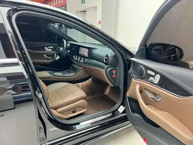 Mercedes-Benz E-Class — Фото автомобиля 17