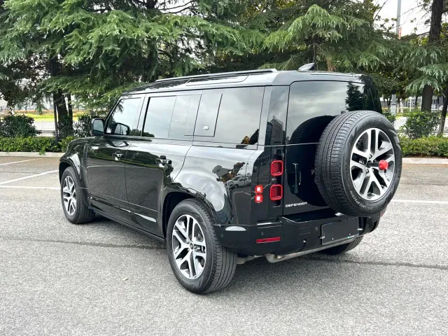 Land Rover Defender — Фото автомобиля 3