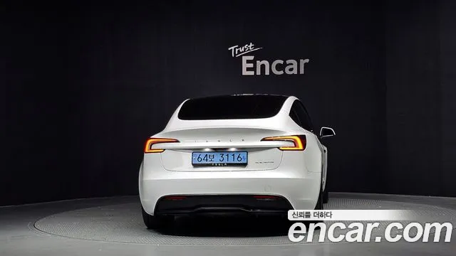 Tesla Model 3 — Фото автомобиля 4