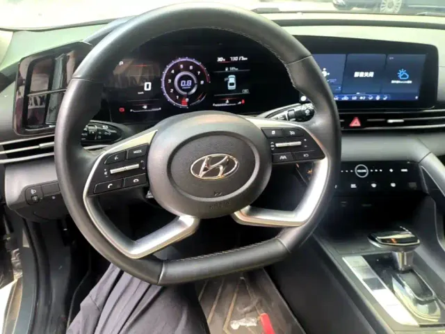 Hyundai Elantra — Фото автомобиля 10