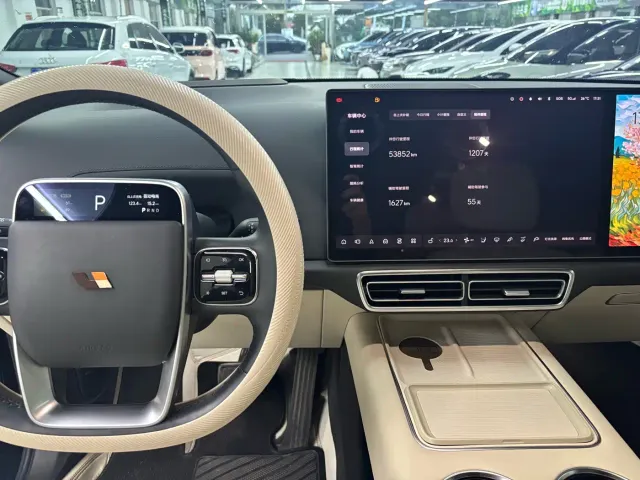 Li Auto L8 — Фото автомобиля 4