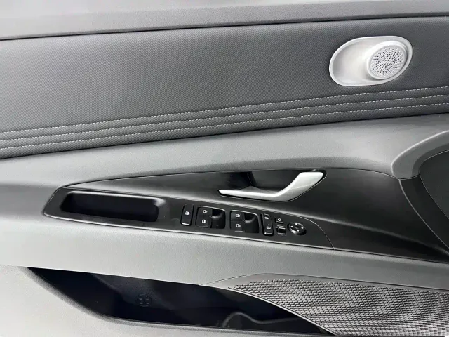 Hyundai Elantra — Фото автомобиля 13