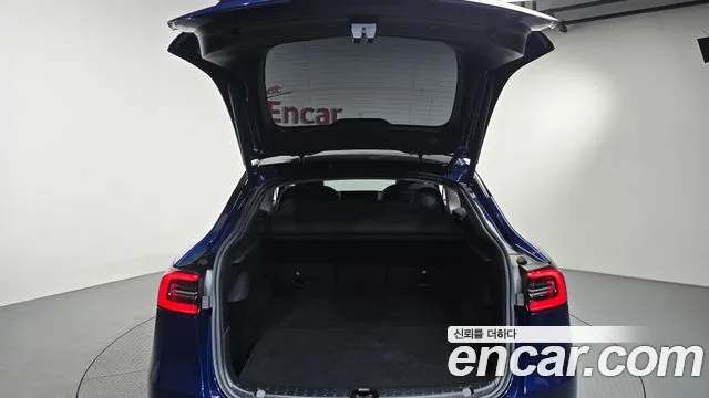 Tesla Model Y — Фото автомобиля 23