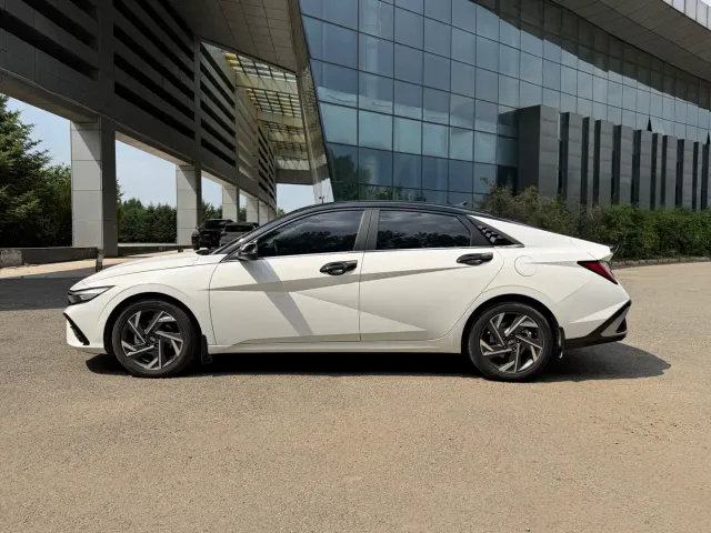 Hyundai Elantra — Фото автомобиля 8