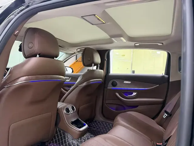 Mercedes-Benz E-Class — Фото автомобиля 14