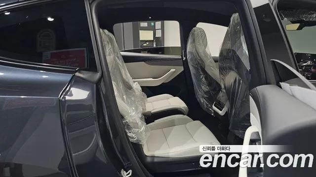 Tesla Model Y — Фото автомобиля 12