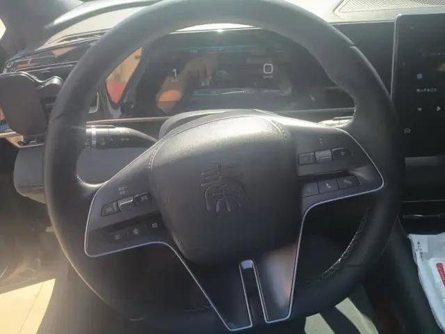 BYD Qin L — Фото автомобиля 15