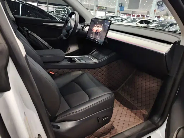 Tesla Model Y — Фото автомобиля 24