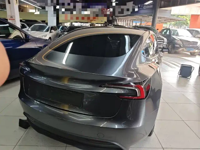 Tesla Model 3 — Фото автомобиля 6