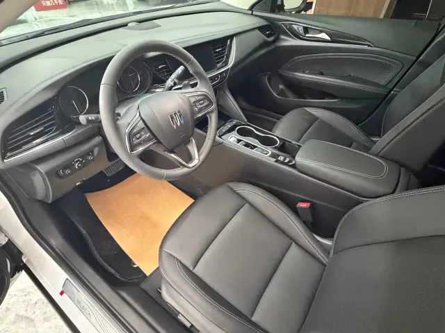 Buick Regal — Фото автомобиля 10