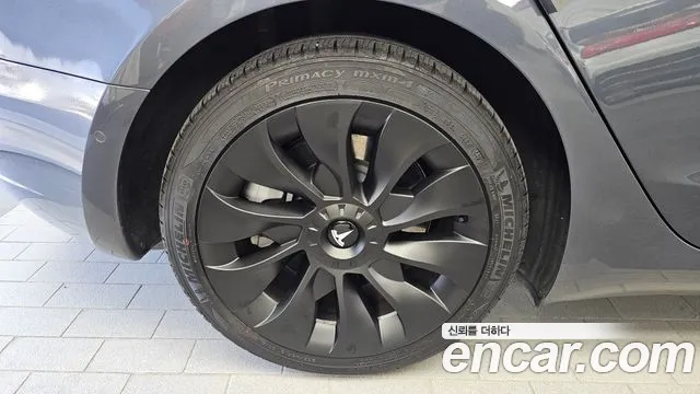 Tesla Model 3 — Фото автомобиля 5